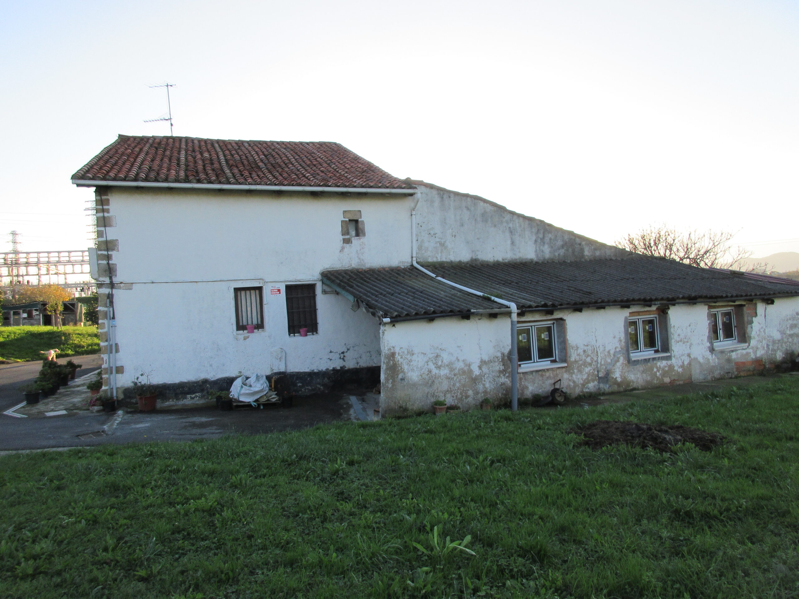 Vista exterior caserío antes