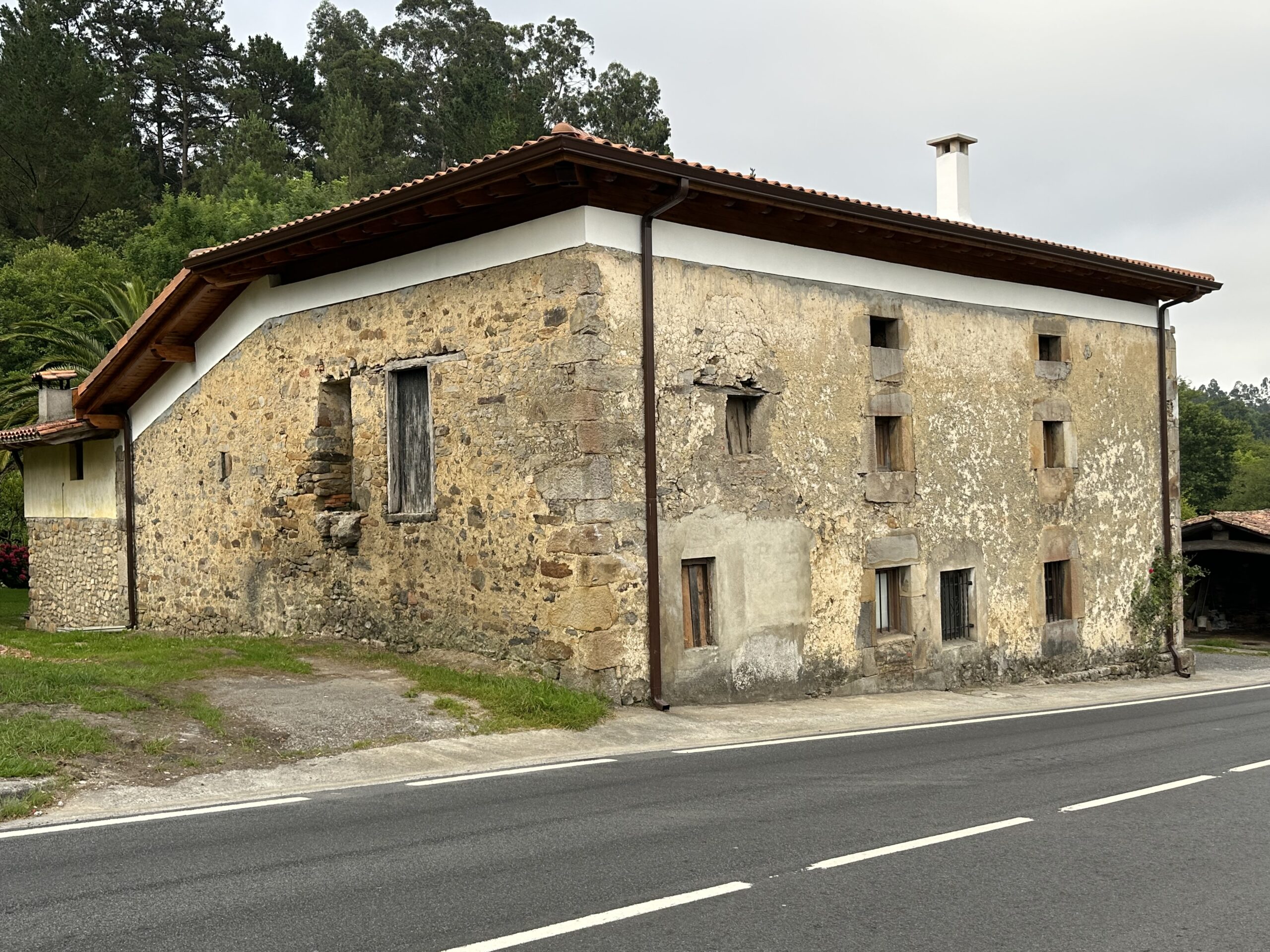 Caserío visto desde la carretera