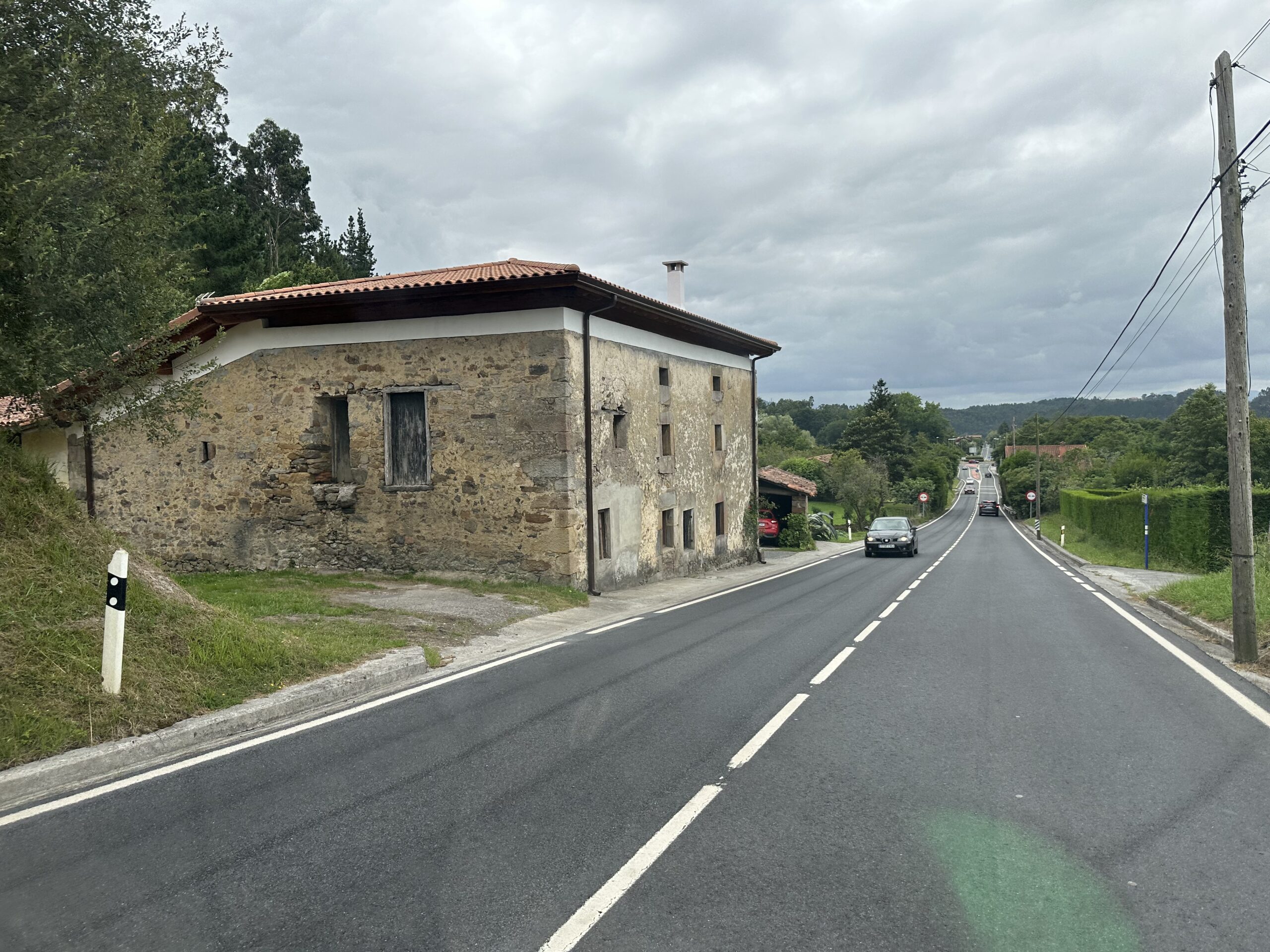 Caserío visto desde la carretera