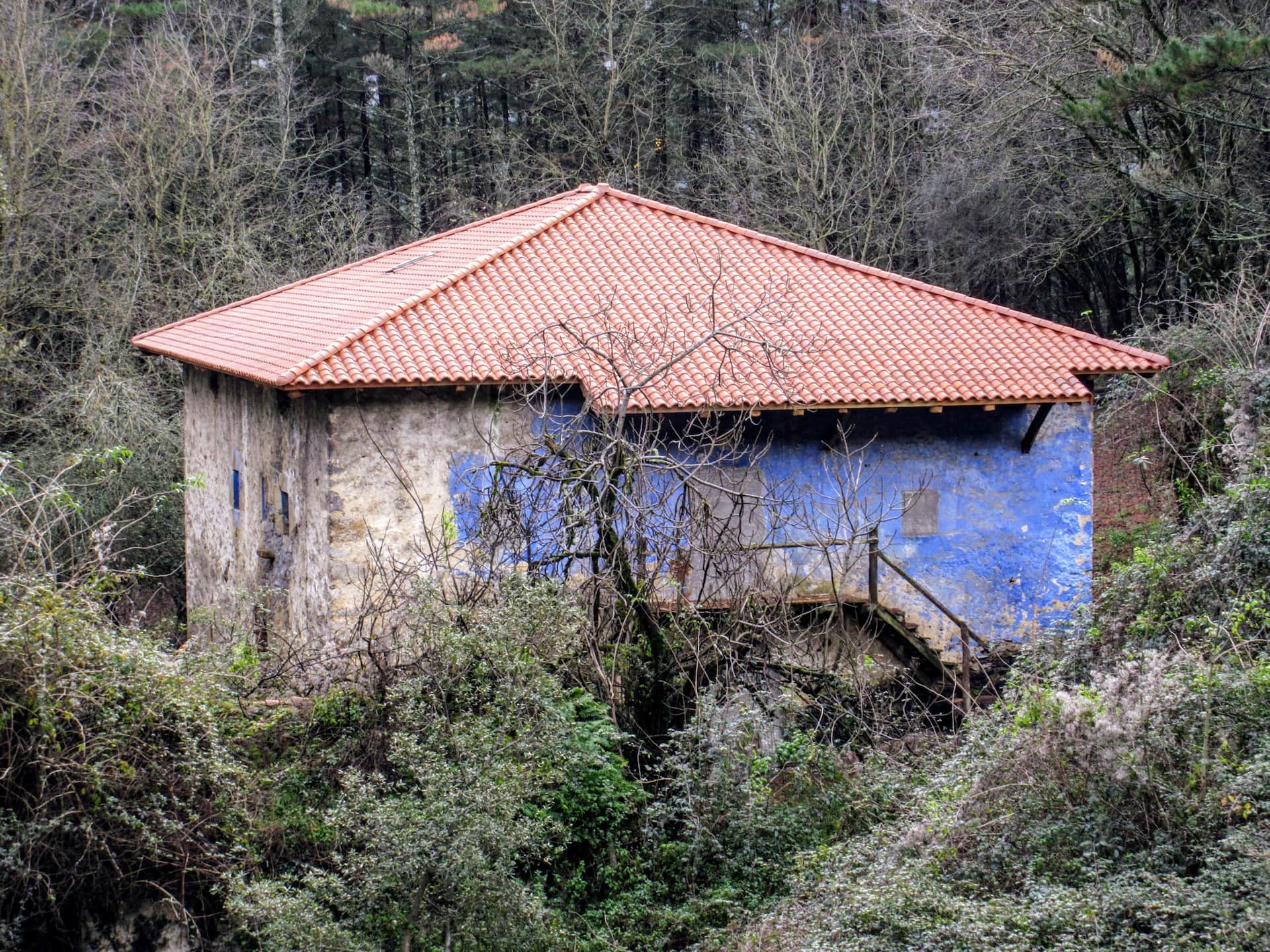 Vista caserío con cubierta terminada